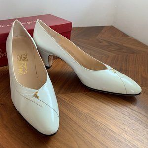 Vintage white Salvatore Ferragamo leather pumps Rustica Lizard 10.5 AA